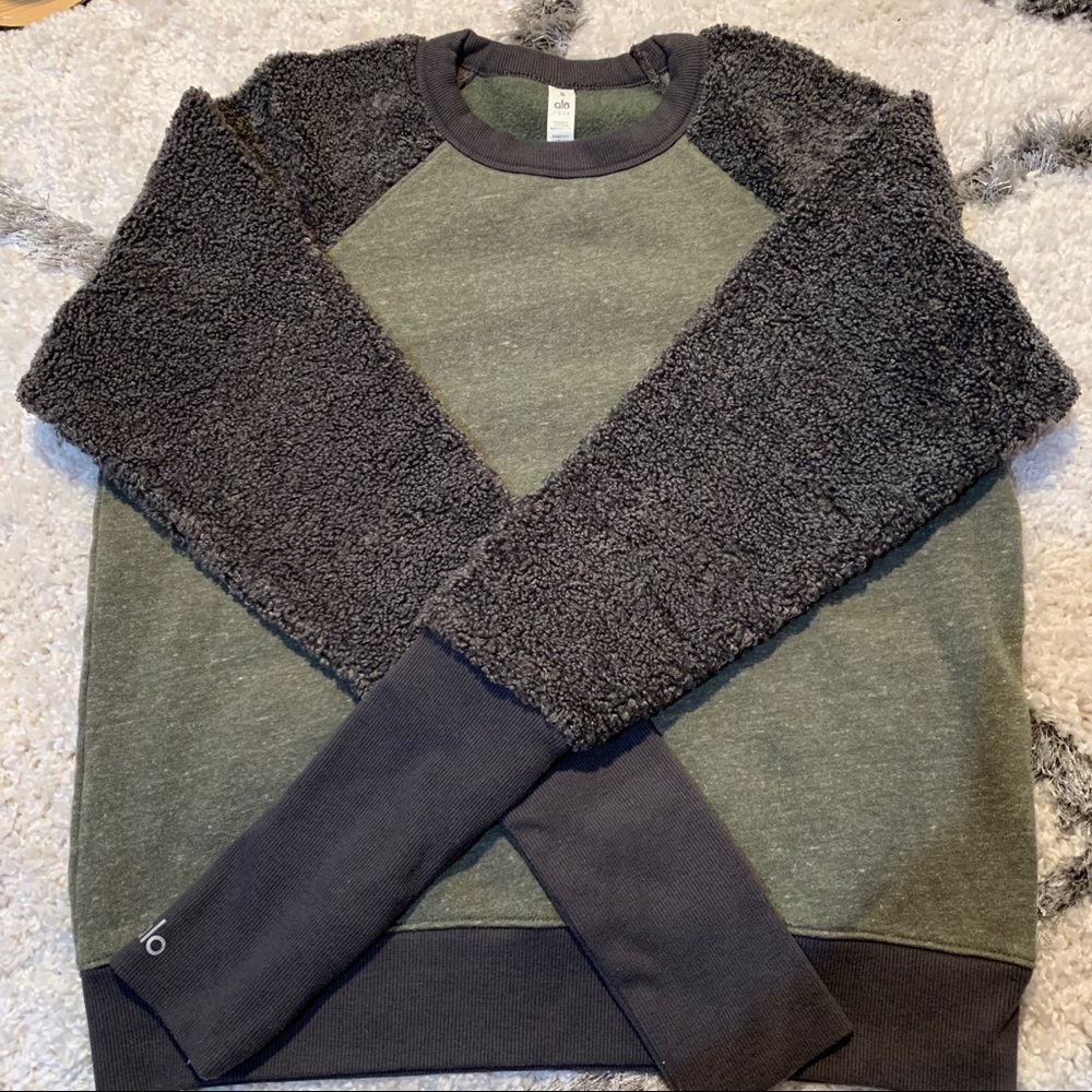 ALO YOGA Long sleeve Pullover